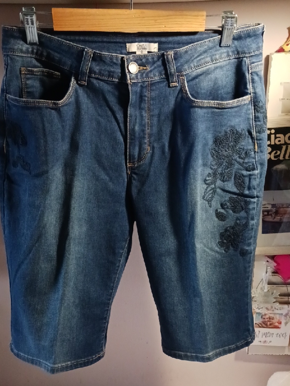 Gorgeous CROFT & BARROW  Blue Embroidered Floral Stretch Denim Bermuda Shorts 10